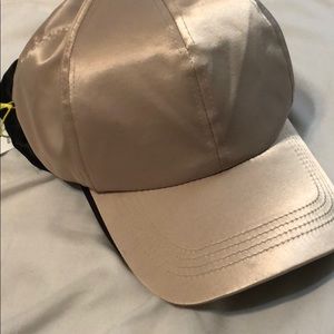 Shiny baseball cap